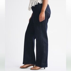 Abercrombie High Rise Loose Jean in curve love rinse wash, 28 Short